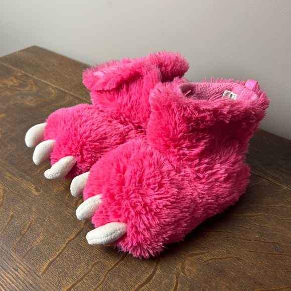 Pink monster slippers - Picture 2 of 3